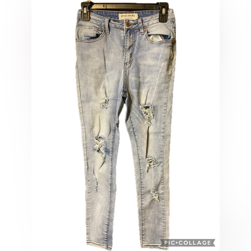 EUC Great Smoky distressed skinny light wash jeans